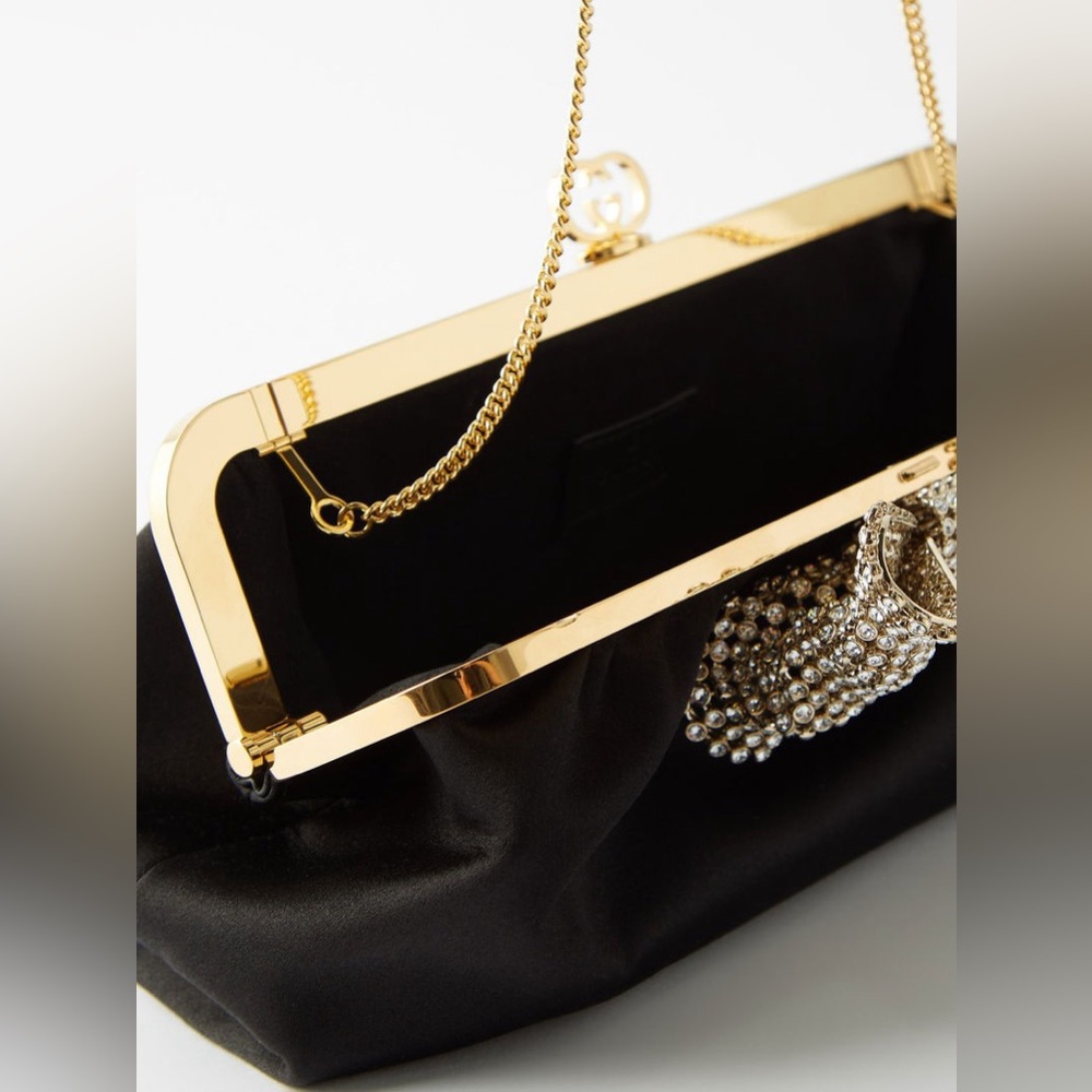 Stunning GUCCI Broadway Crystal-Embellished Bow Satin Clutch Bag😍 - Picture 5 of 7